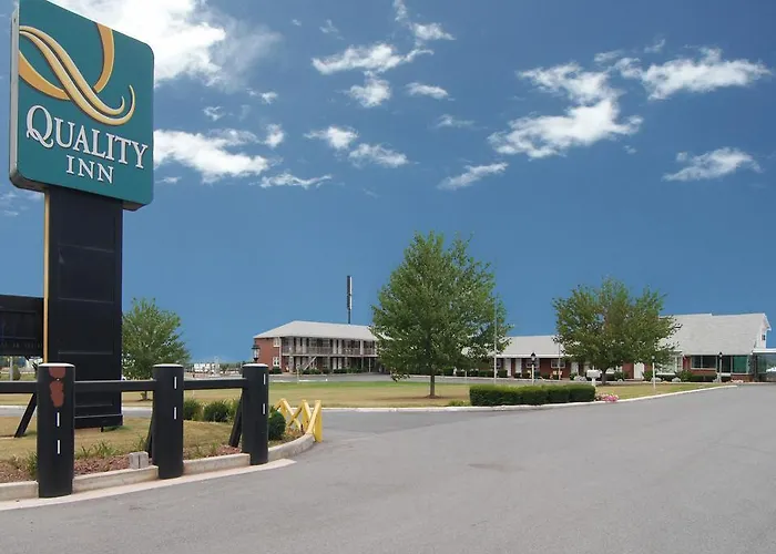 Quality Inn Breeze Manor