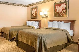 Quality Breeze Manor Hotel Breezewood