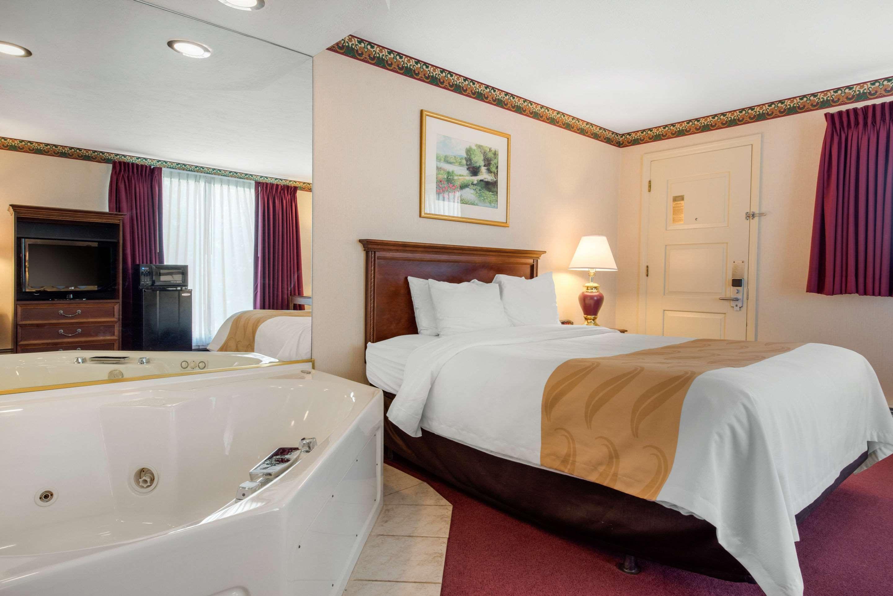 Quality Breeze Manor Hotel