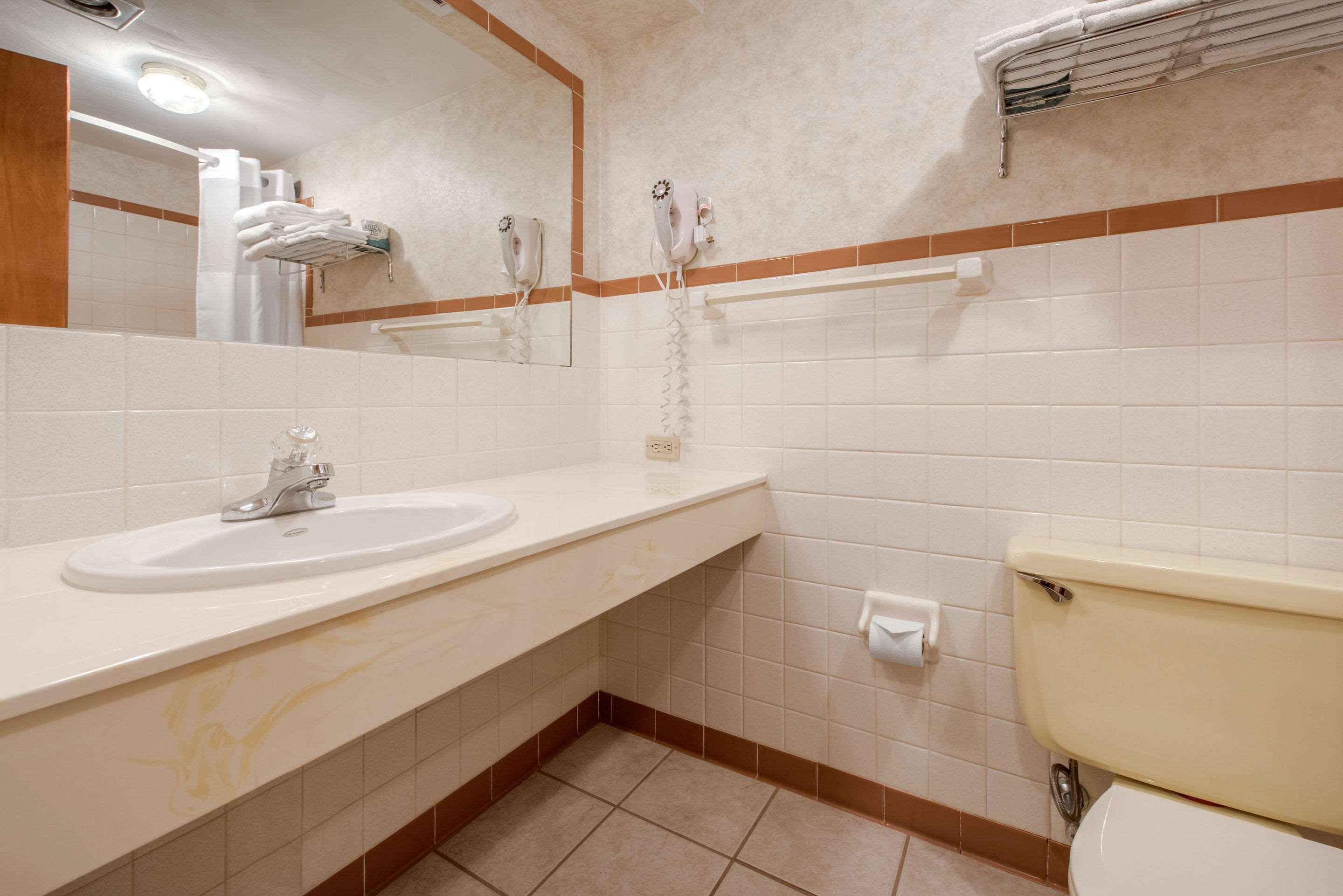 Quality Breeze Manor Hotel Breezewood