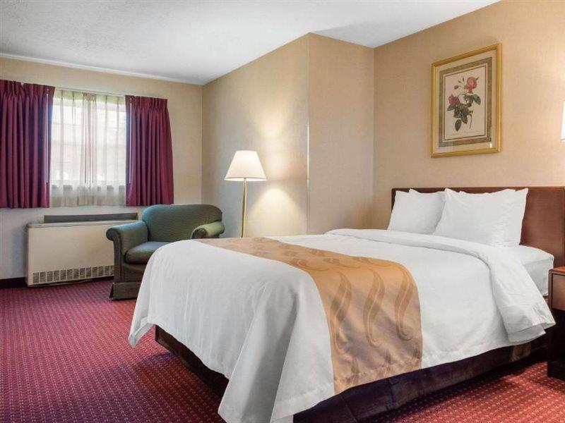 Quality Breeze Manor Hotel 2*
