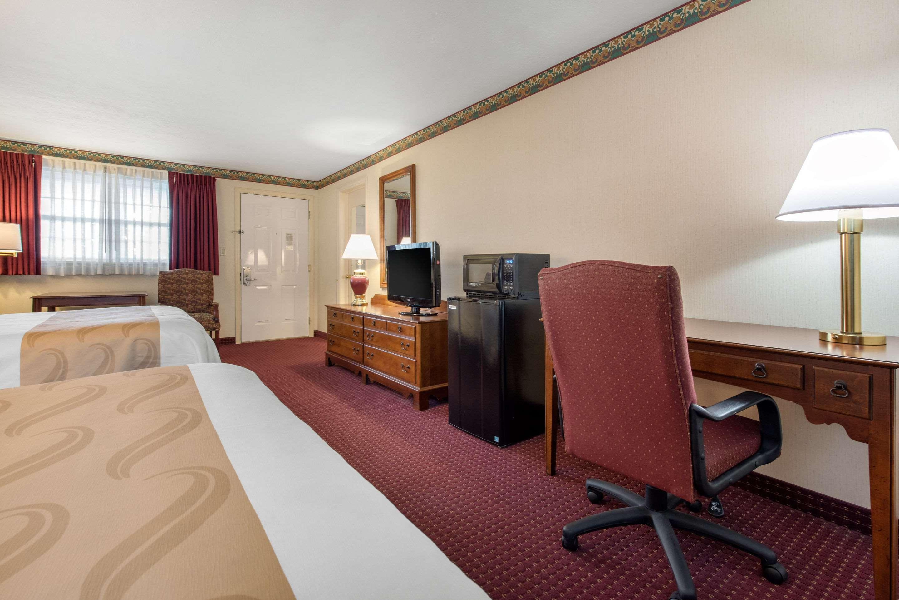 Quality Breeze Manor Hotel