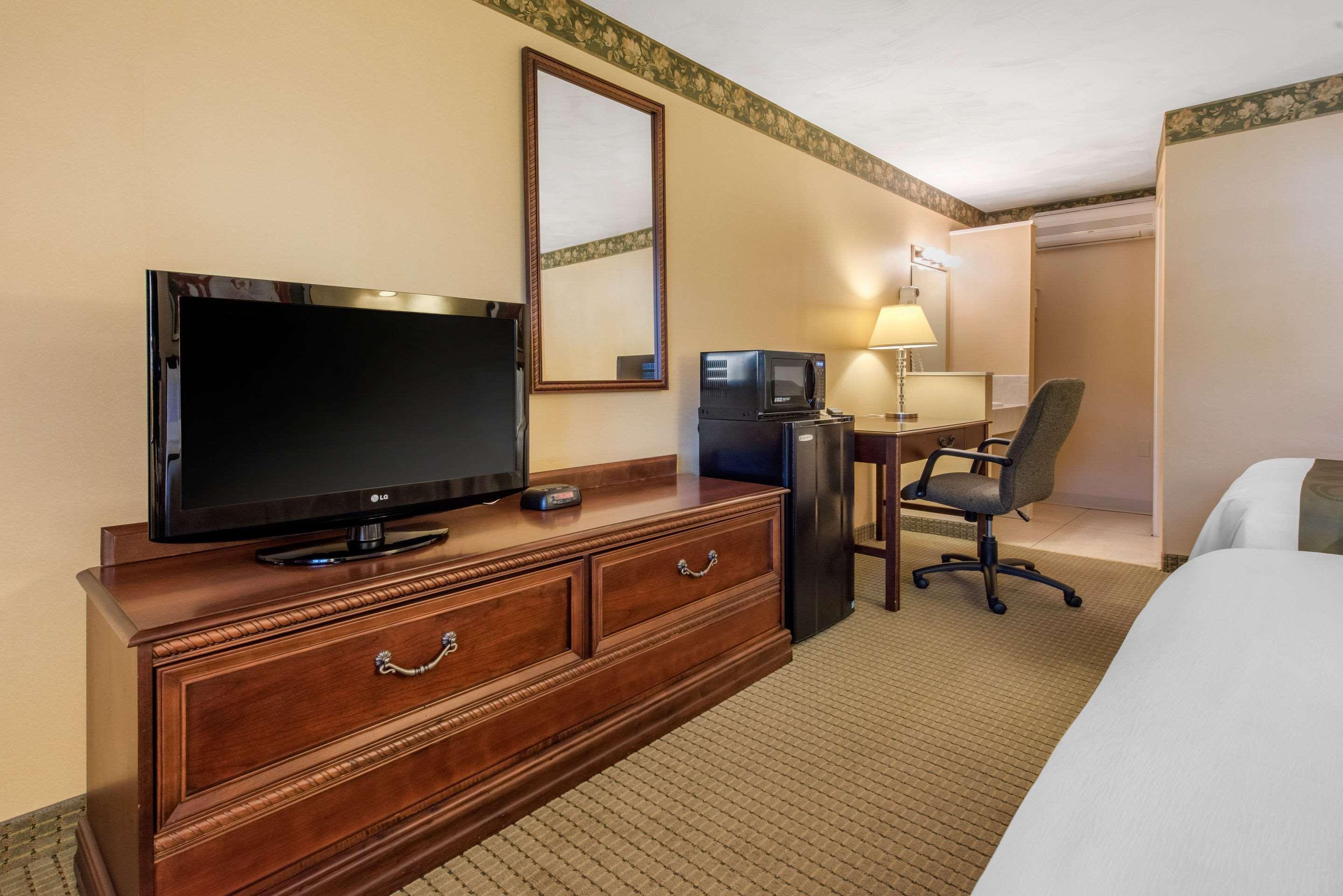 Quality Breeze Manor 2* Breezewood