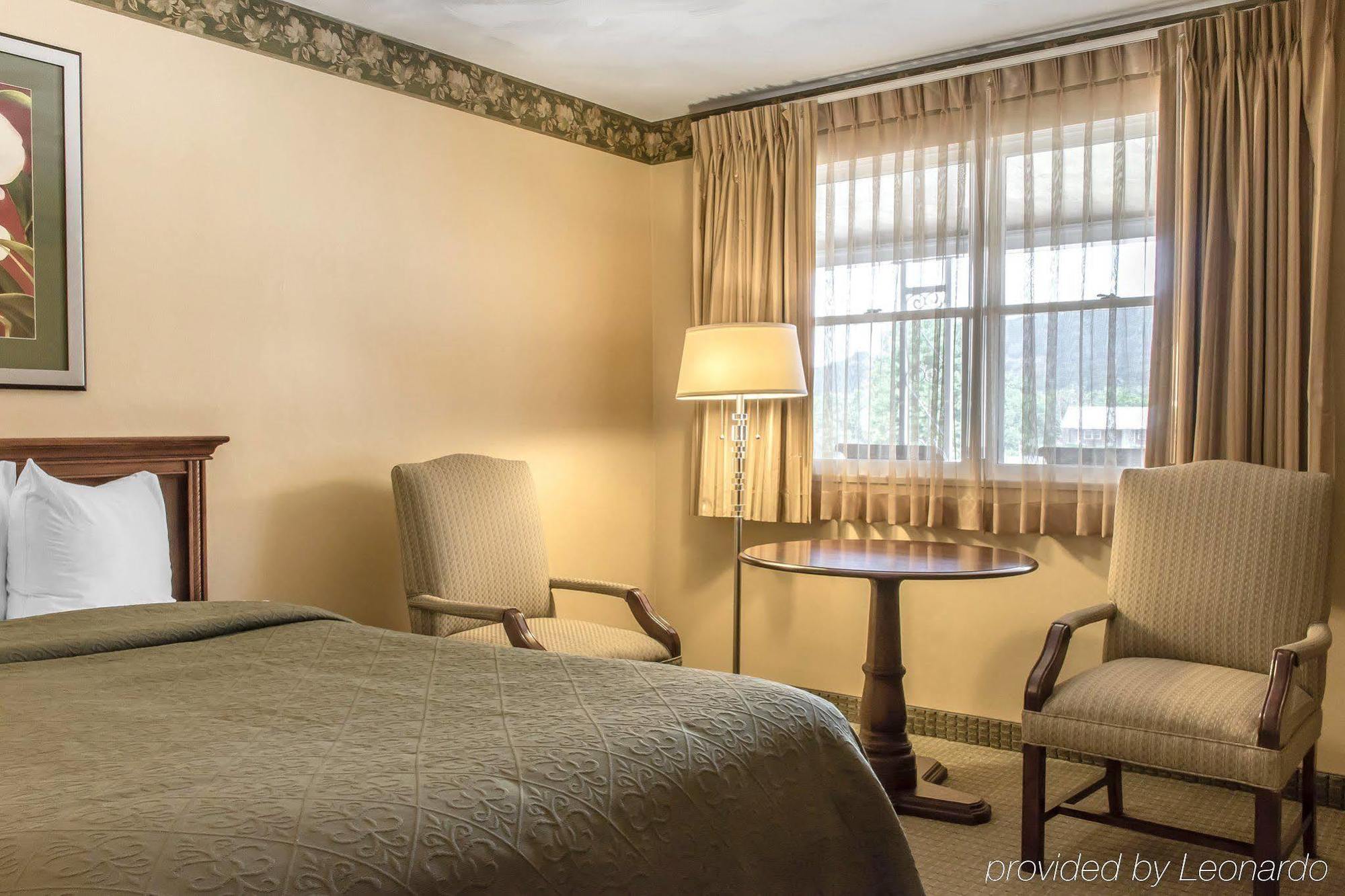 Quality Breeze Manor 2* Breezewood