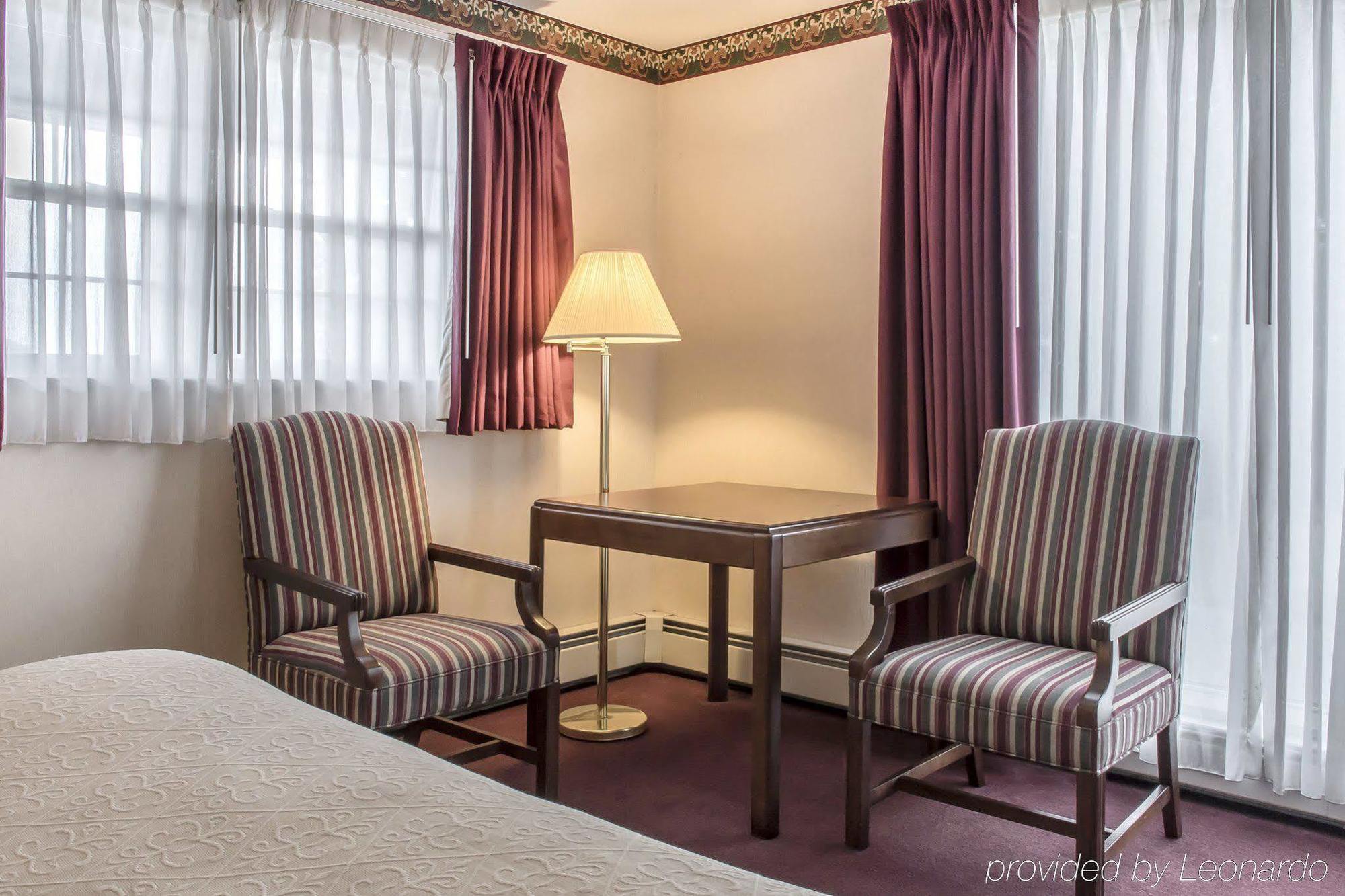 Quality Breeze Manor Hotel Breezewood