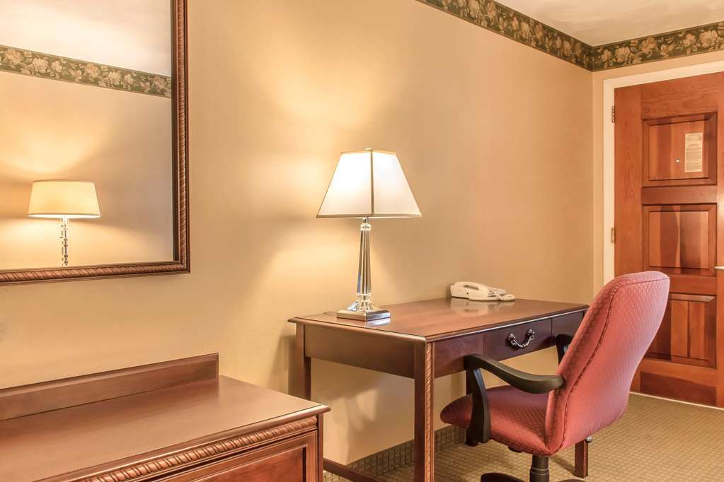 Quality Breeze Manor Breezewood