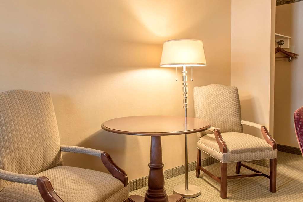 Quality Breeze Manor Hotel