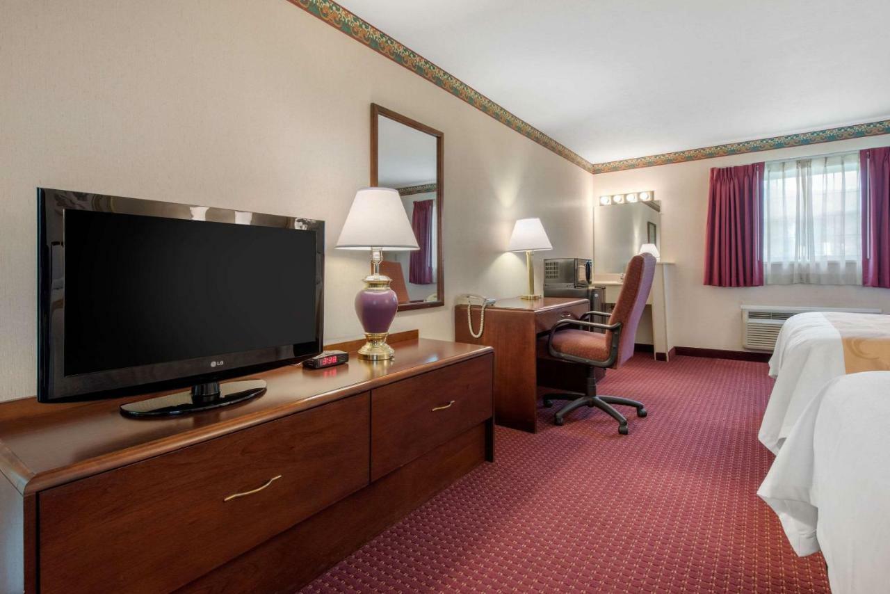 Quality Breeze Manor Breezewood